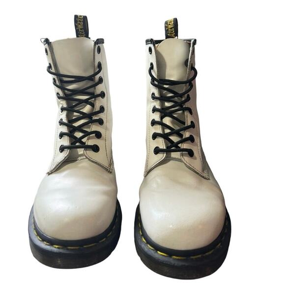 Dr. Martens 1460 Smooth Leather Lace Up Boots In White Size 9 - Picture 4 of 11